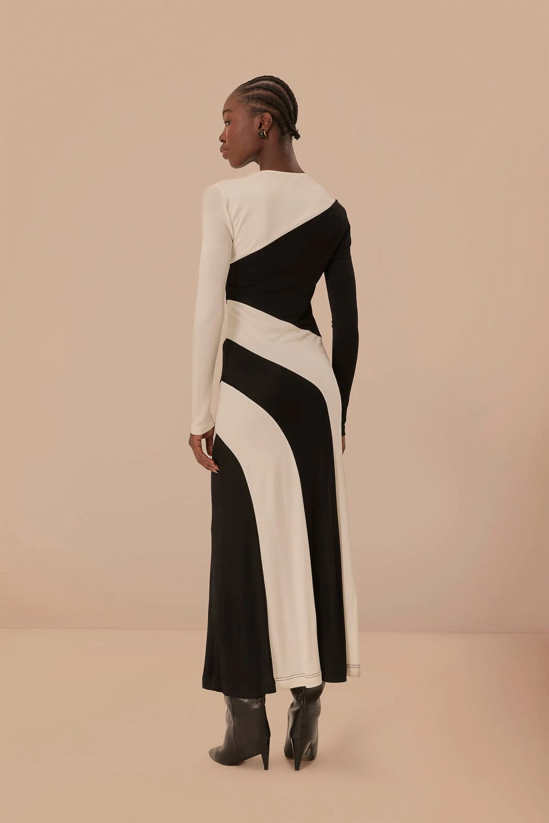 Black And White Cut-Out Long Sleeve Midi Dress - Image 4