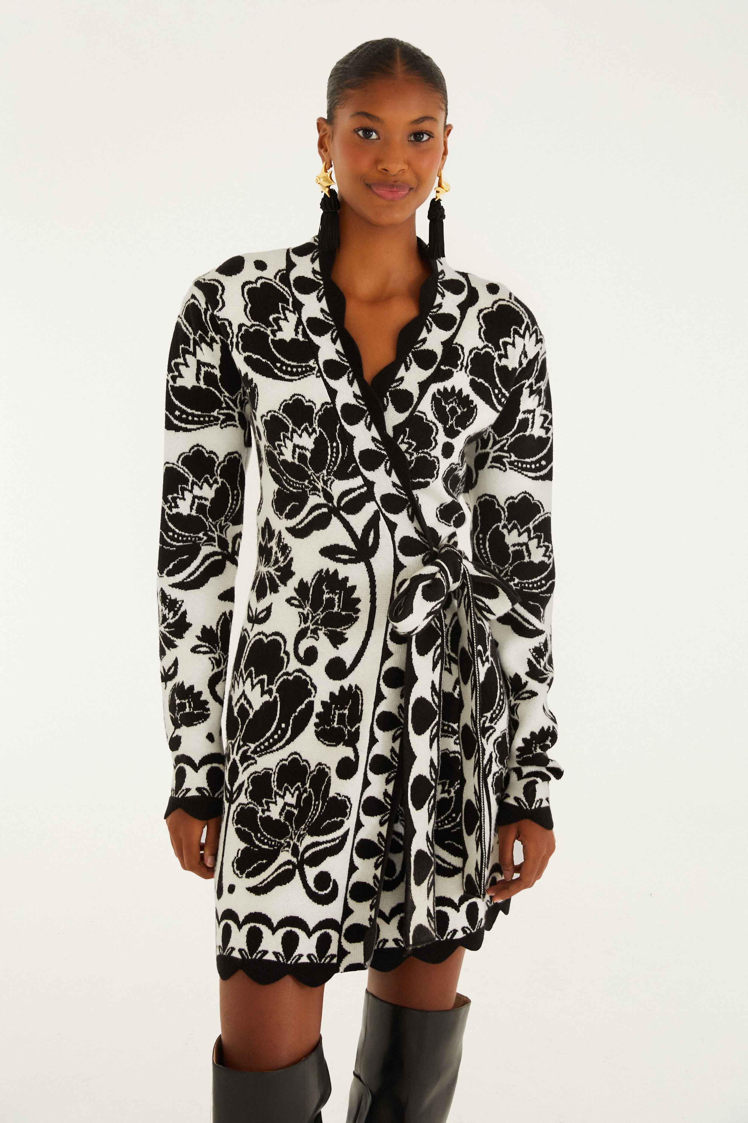 Black & White Floral Arabesque Knit Wrap Dress - Image 2