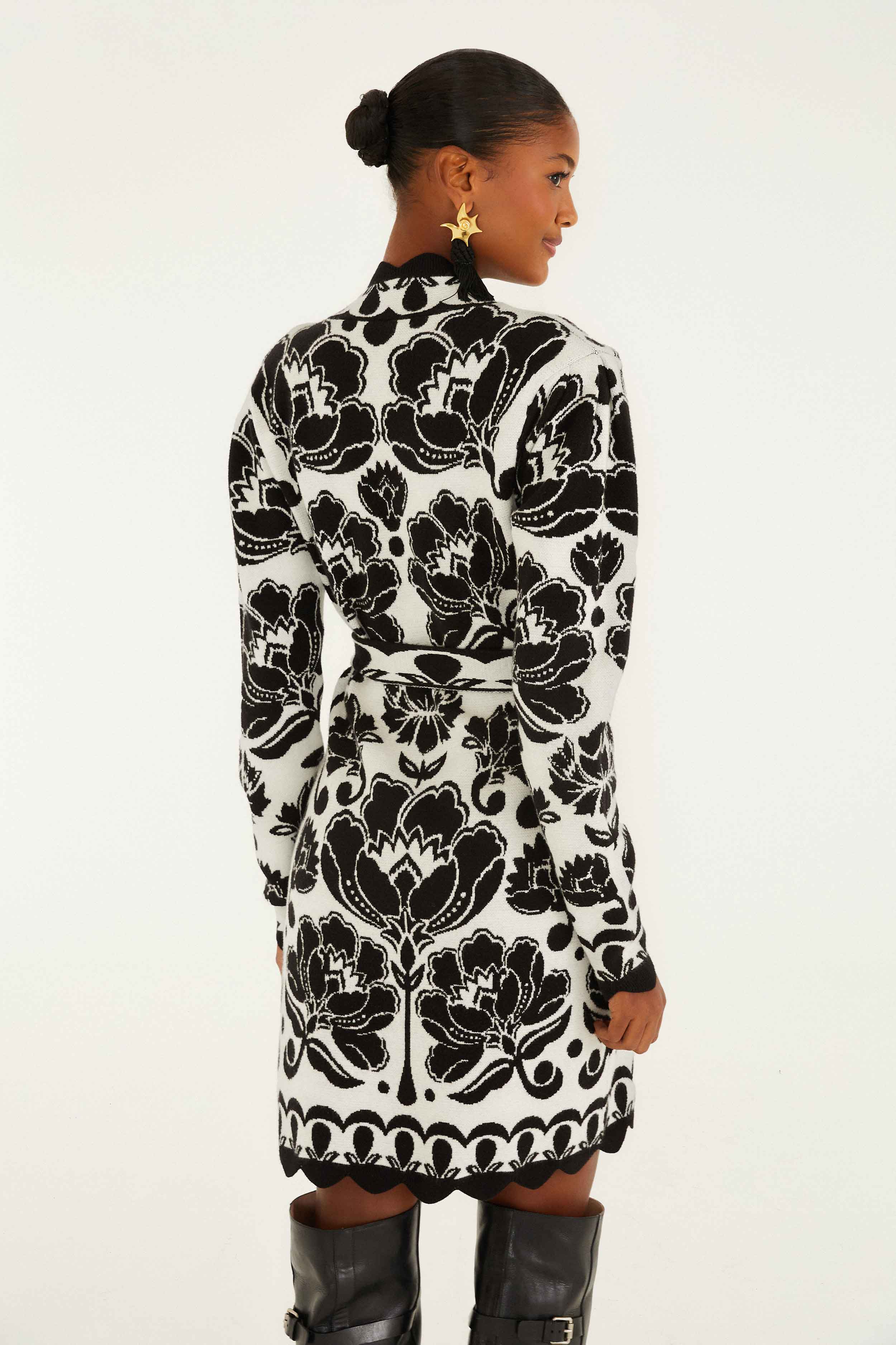 Black & White Floral Arabesque Knit Wrap Dress - Image 4