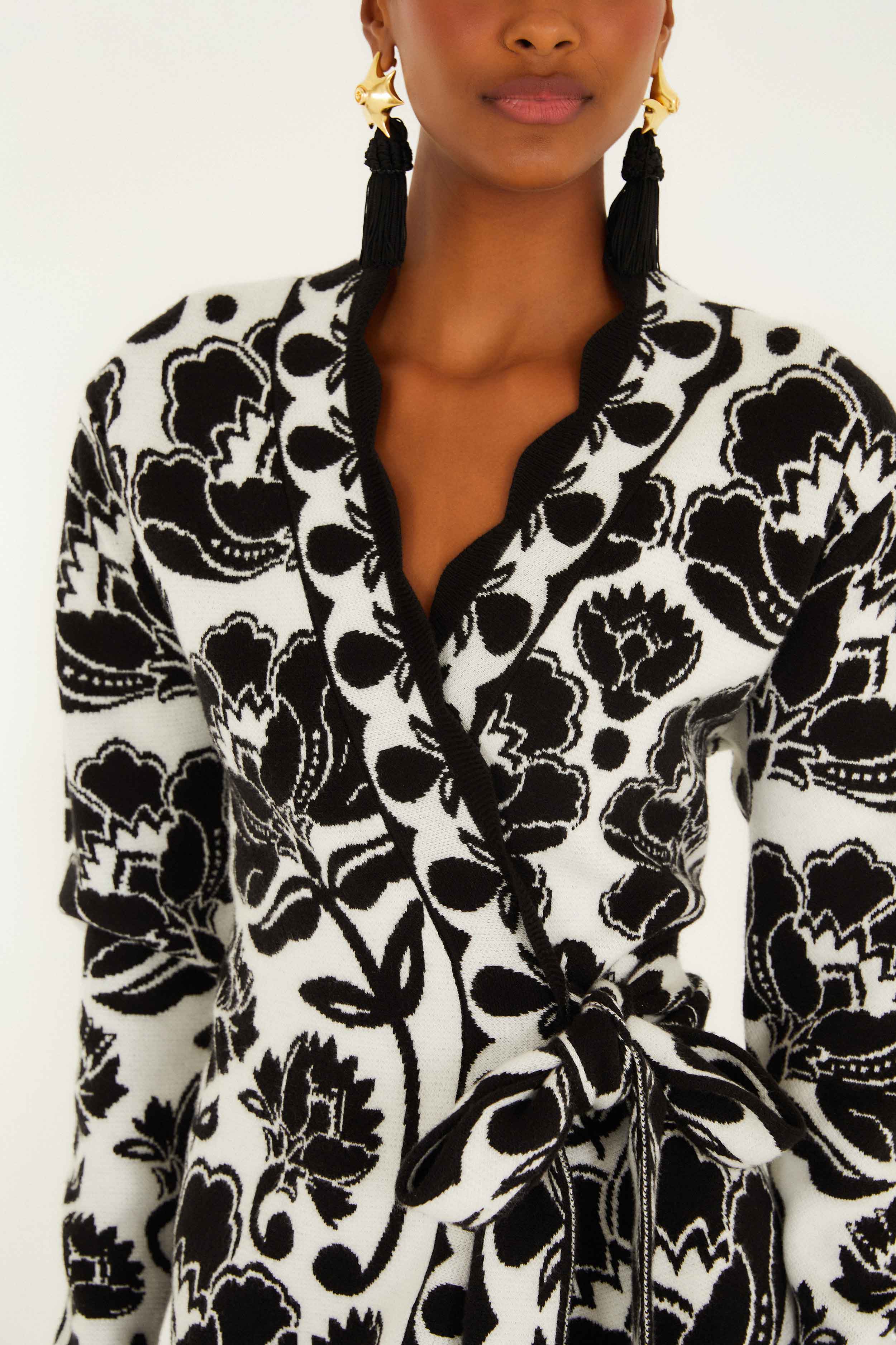 Black & White Floral Arabesque Knit Wrap Dress - Image 5