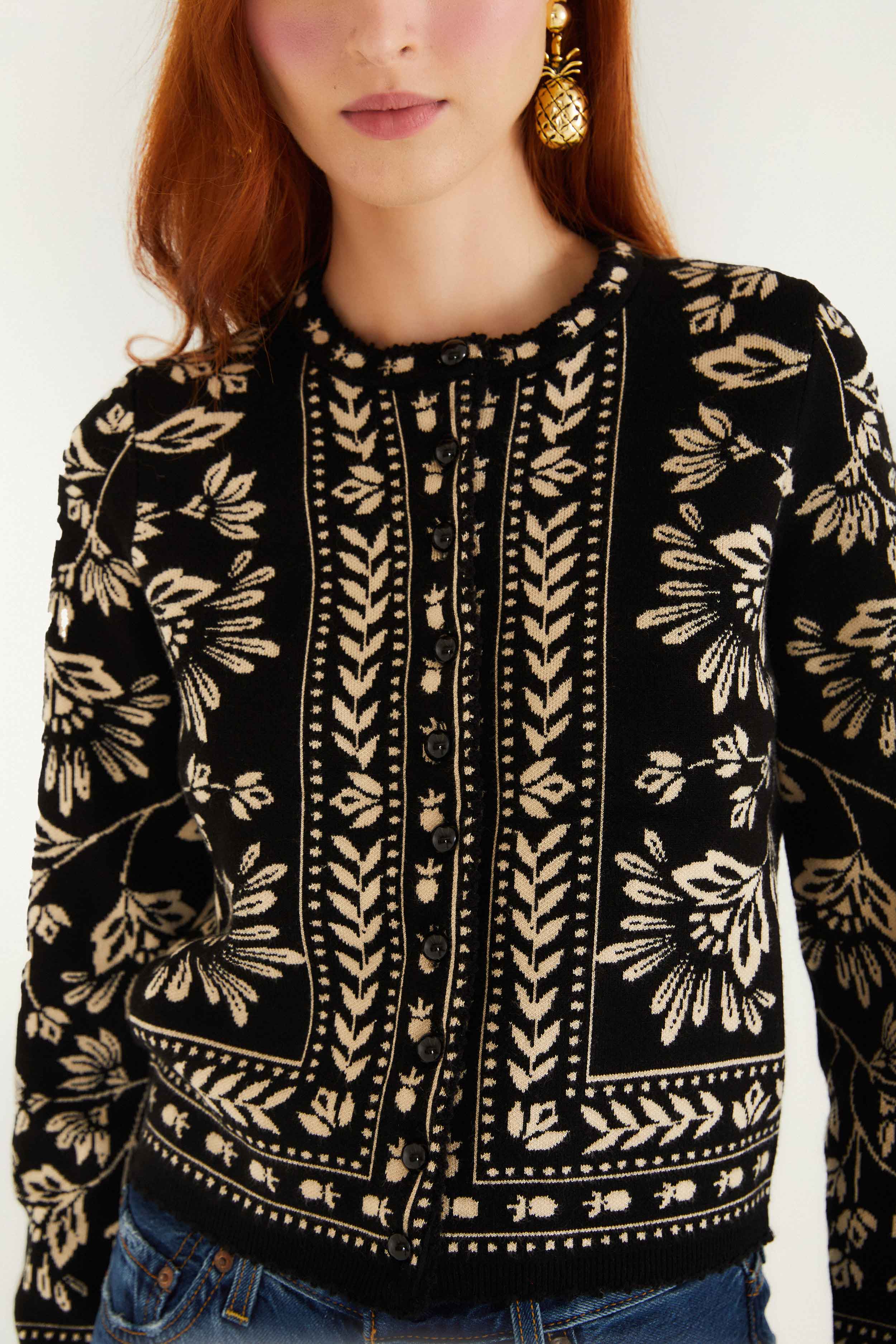 Black And White Flower Bloom Buttoned Knit Cardigan - Image 2