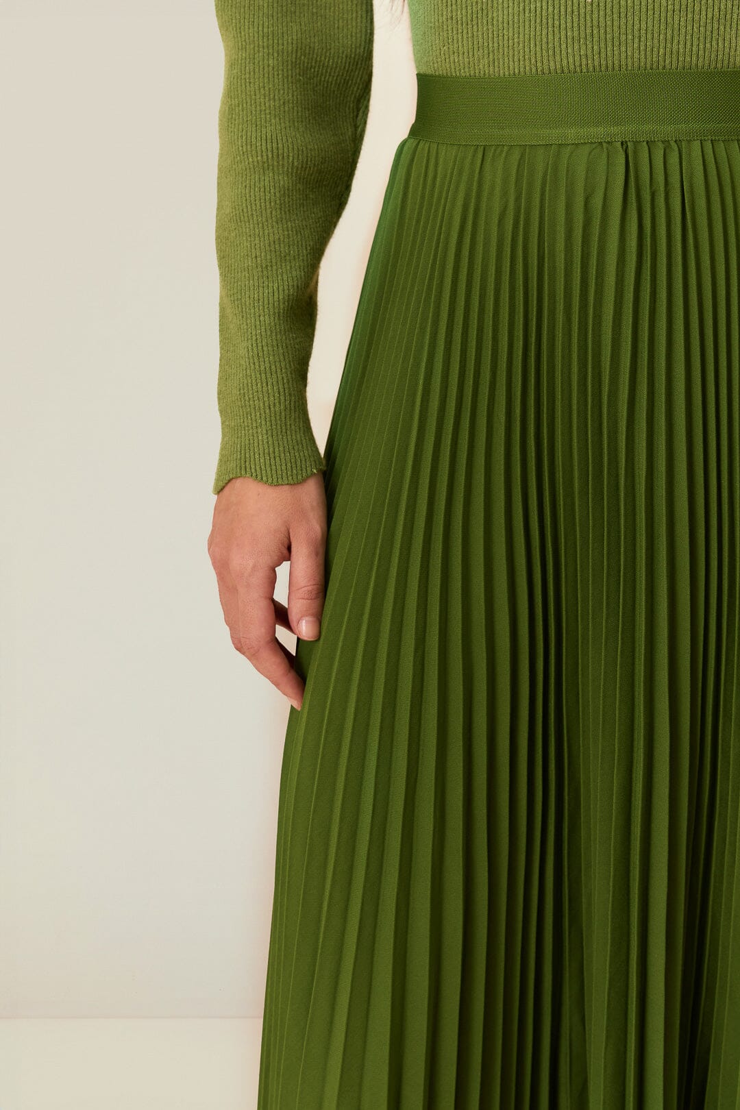 Green Pleated Maxi Skirt - Image 5